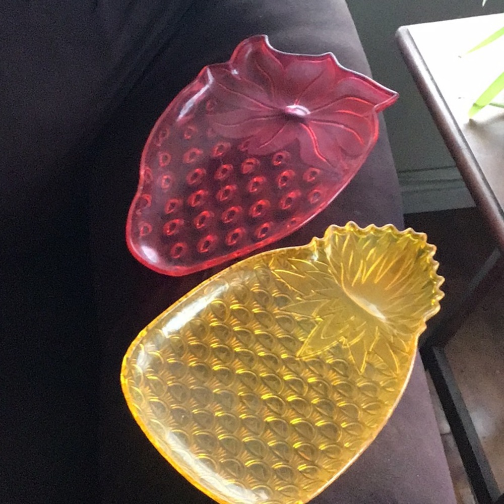 Set of 2 fruit platter strawberry and pineapple. Great for parties and birthdays